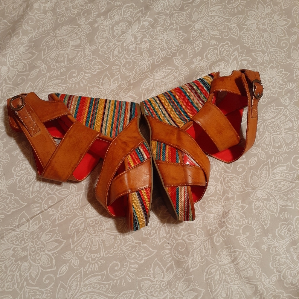 Unlisted by Kenneth Cole Wedge Sandels - Picture 3 of 8